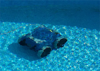 Comment aspirer une piscine creusée avec un robot nettoyeur ?