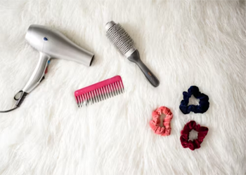 Comparaison entre un sèche-cheveux ordinaire et un sèche-cheveux ionique