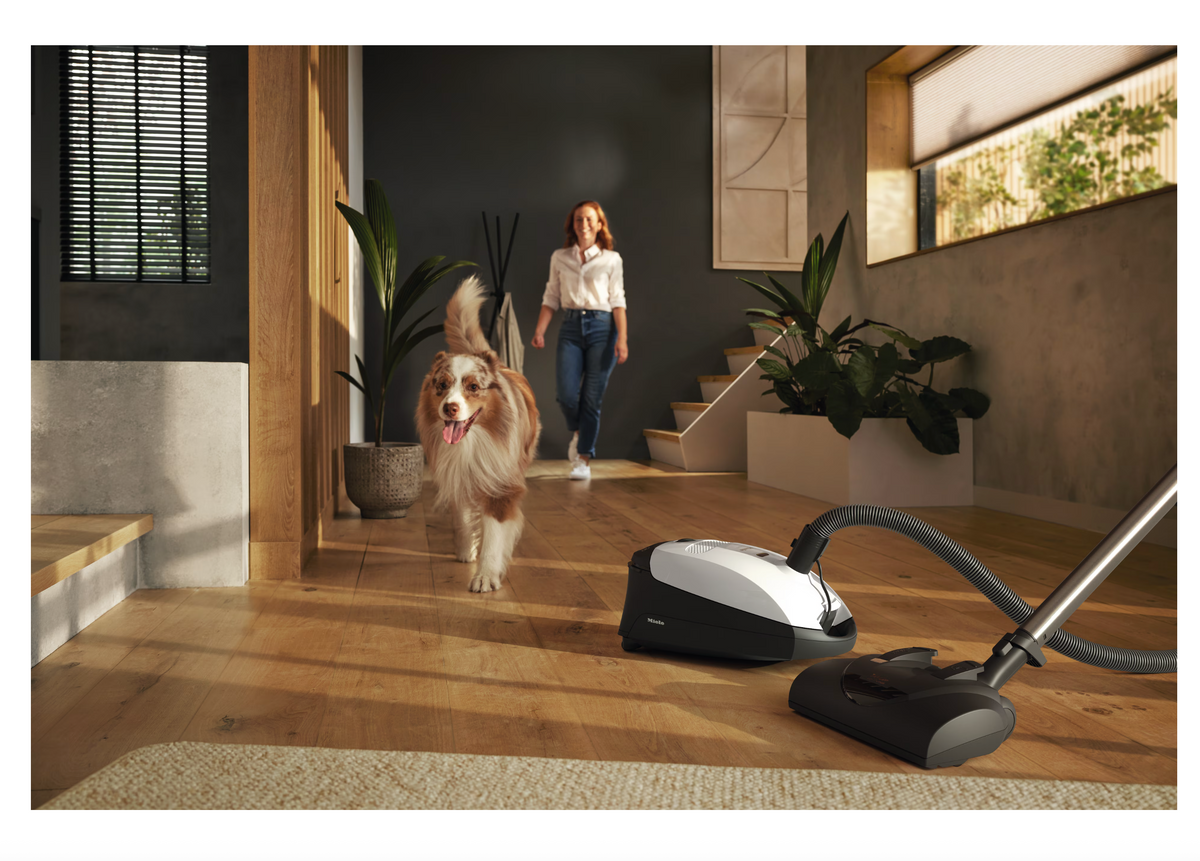 Aspirateur-tra&icirc;neau PowerLine Classic C1 Cat & Dog de Miele - Blanc lotus