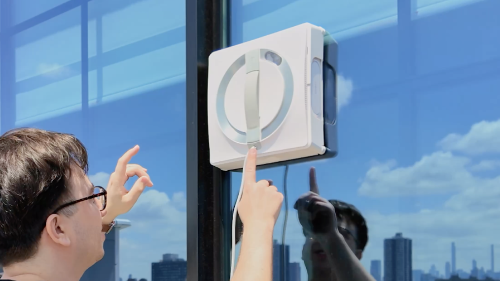Je suis obs&eacute;d&eacute; par ce brillant robot nettoyeur de vitres – voici pourquoi il vaut chaque centime | Le guide de Tom
